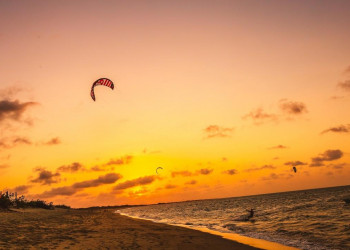 Turista de Santa Catarina sofre grave acidente ao praticar kitesurf no litoral do Piauí